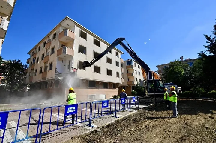 33 yillik site tarih oluyor fatihte riskli yapilar yerini inancli konutlara birakiyor 2 TgOeAkCG