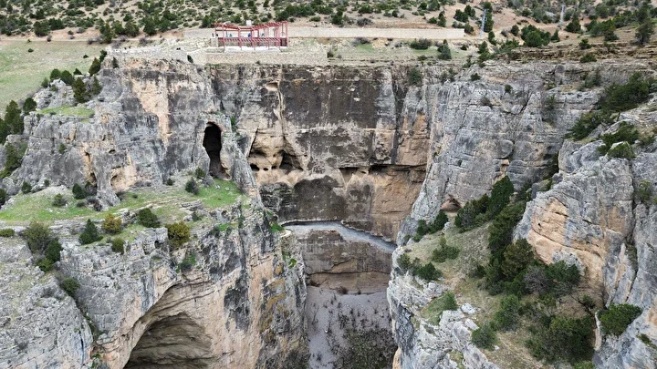 Adrenalin tutkunlarının ilgi odağı: Cehennem Deresi Kanyonu 3 adrenalin tutkunlarinin ilgi odagi cehennem deresi kanyonu 2