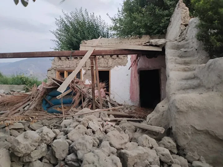 afganistanda 6 buyuklugundeki zelzelede 250 kisi hayatini kaybetti bolgeden birinci fotograflar geldi 0 nRcQVBXy