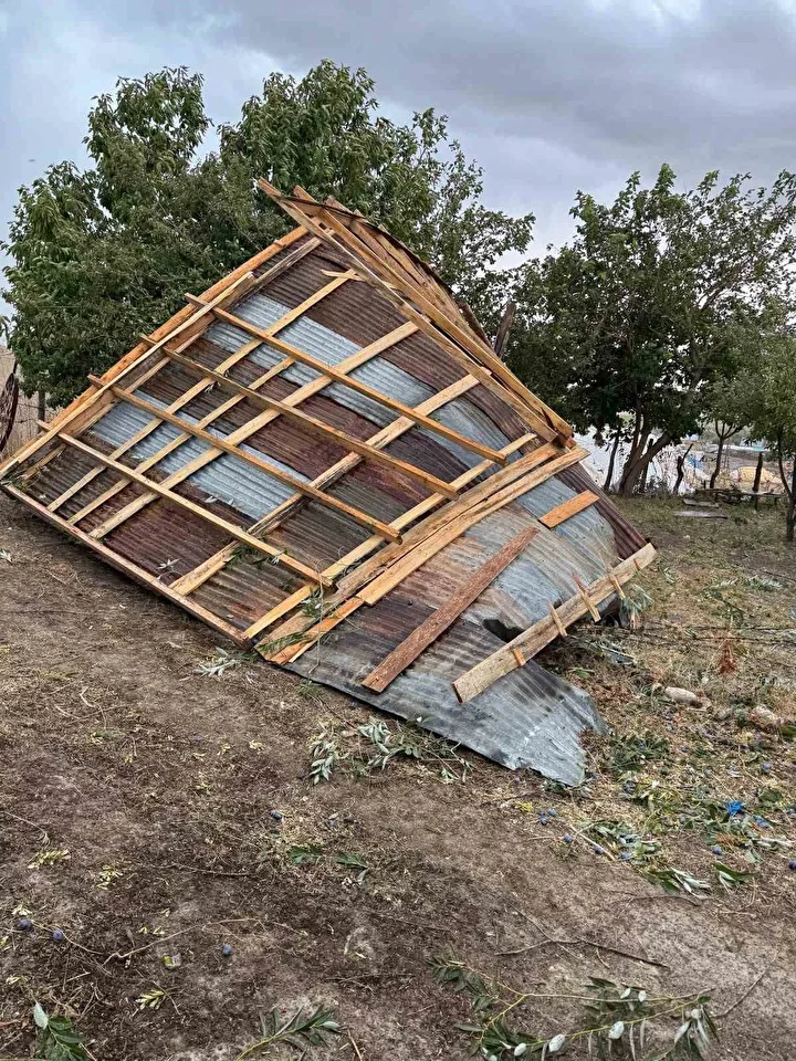 agrida firtina catilari ucurdu konutlar ve ahirlar ziyan gordu 6 tO3TTXtN
