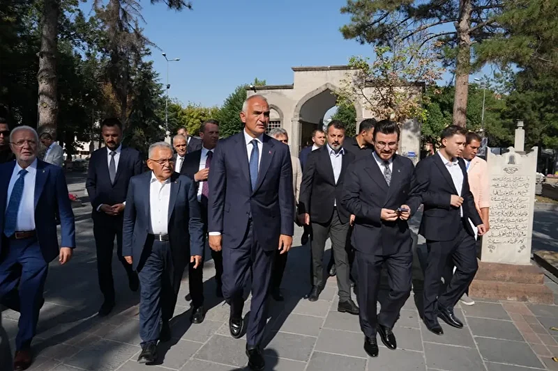 albayrak kumesinin dil i mutlak cizgi yapitlari standi kayseride sanatseverlerle bulustu 2 VGMj4N9i