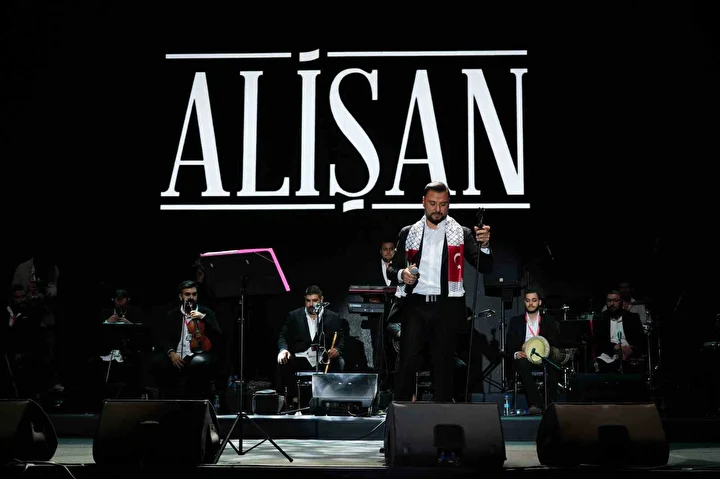Alişan Gazze için sesini yükseltti: Yıkılasın İsrail enkazını göreyim, sana ülke diyenin yüzüne tüküreyim 5 alisan gazze icin sesini yukseltti yikilasin israil enkazini goreyim sana ulke diyenin yuzune tukureyim zIvf6ylC