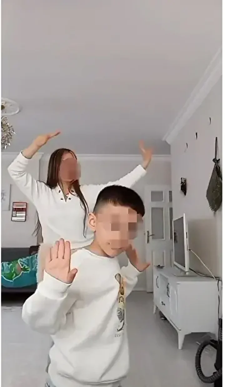 alti yasindaki ogluna pembe oje surup tiktokta dans ettirdi skandal imgelere inceleme baslatildi 0 4tKrrYAV