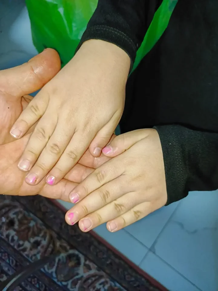 alti yasindaki ogluna pembe oje surup tiktokta dans ettirdi skandal imgelere inceleme baslatildi 4 9byYb1Uj