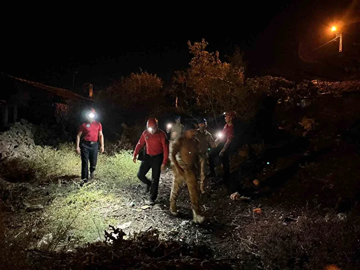 Alzheimer hastası bayan her yerde aranıyor 2 alzheimer hastasi bayan her yerde araniyor 1 6c4YB9wp