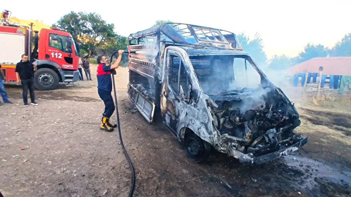 Amasya'da çıkan yangında bin balya saman ve bir araç kullanılamaz hale geldi 4 amasyada cikan yanginda bin balya saman ve bir arac kullanilamaz hale geldi 3 WO2fgHkl