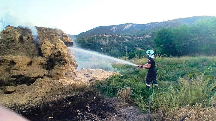 Amasya'da çıkan yangında bin balya saman ve bir araç kullanılamaz hale geldi 8 amasyada cikan yanginda bin balya saman ve bir arac kullanilamaz hale geldi 7 UztZzmVt