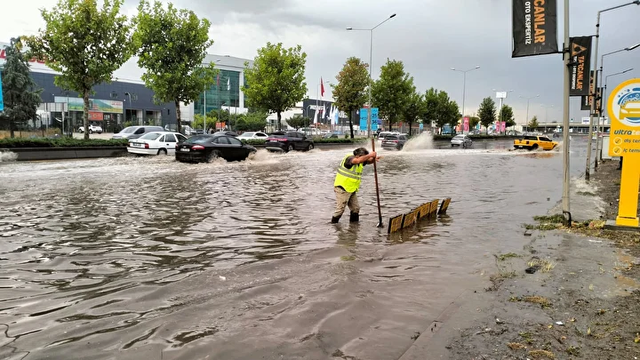 ankarada saganak hayati felc etti yollar ve sokaklar gole dondu 0 c4PfArjC