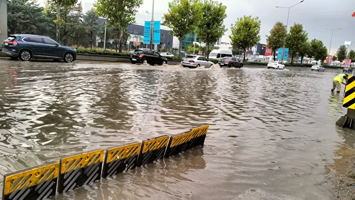 ankarada saganak hayati felc etti yollar ve sokaklar gole dondu 1 4pzsBdDd