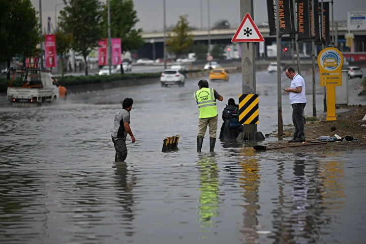 ankarada saganak hayati felc etti yollar ve sokaklar gole dondu 13 XGcS12Mq