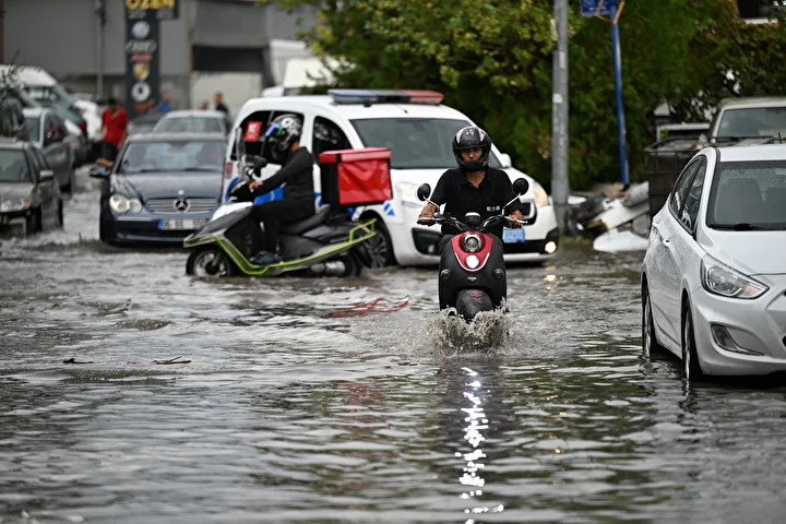 ankarada saganak hayati felc etti yollar ve sokaklar gole dondu 15