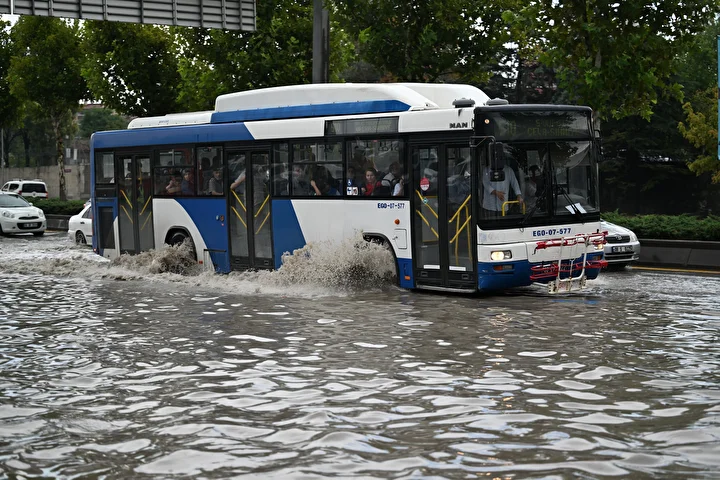 ankarada saganak hayati felc etti yollar ve sokaklar gole dondu 17 4h1rkhHg