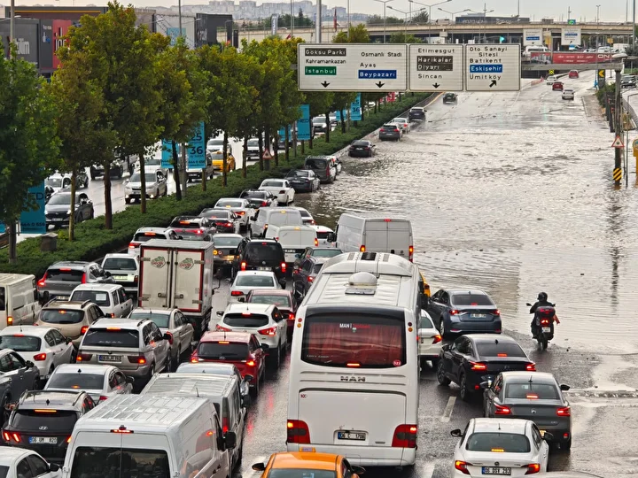 ankarada saganak hayati felc etti yollar ve sokaklar gole dondu 2