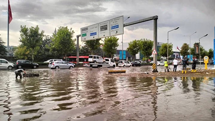 ankarada saganak hayati felc etti yollar ve sokaklar gole dondu 3 wAPPuZgg