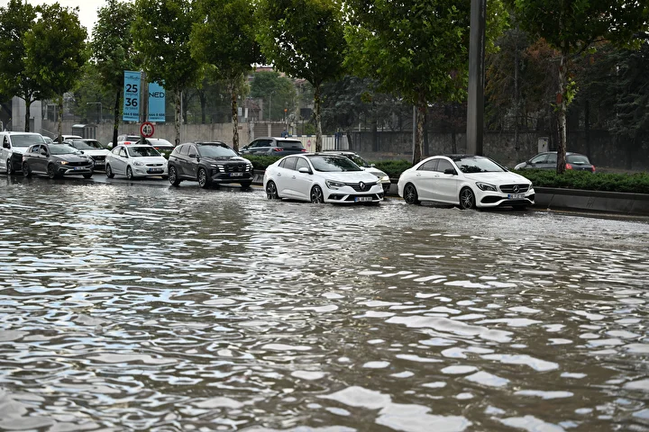 ankarada saganak hayati felc etti yollar ve sokaklar gole dondu 4 OKbLJKSB