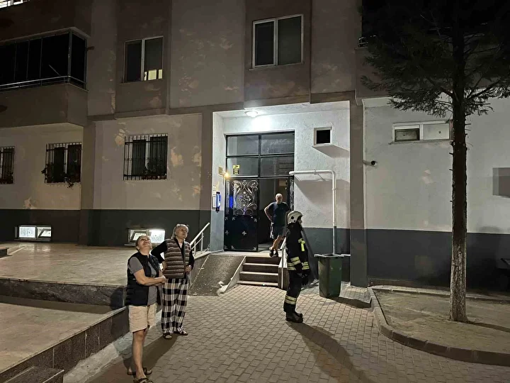 apartmana yayilan gaz kokusu panige neden oldu 2 imcvUXPC