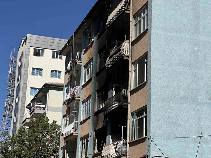 apartmanda cikan yangindan 13 kisi etkilendi 0 u2SdUmUU