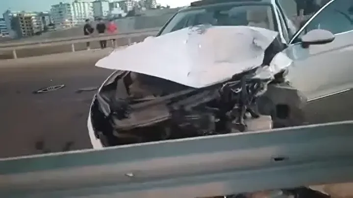 Araba ile hafif ticari araç çarpıştı: 1 yaralı 3 araba ile hafif ticari arac carpisti 1 yarali 2