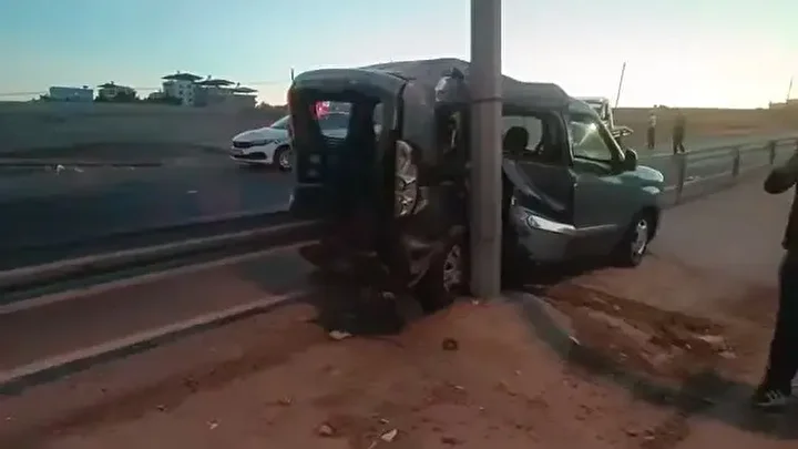 Araba ile hafif ticari araç çarpıştı: 1 yaralı 4 araba ile hafif ticari arac carpisti 1 yarali 3 NuKmqHsr