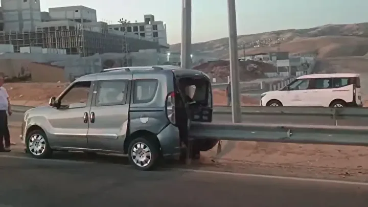 Araba ile hafif ticari araç çarpıştı: 1 yaralı 5 araba ile hafif ticari arac carpisti 1 yarali 4 mmnaamAW