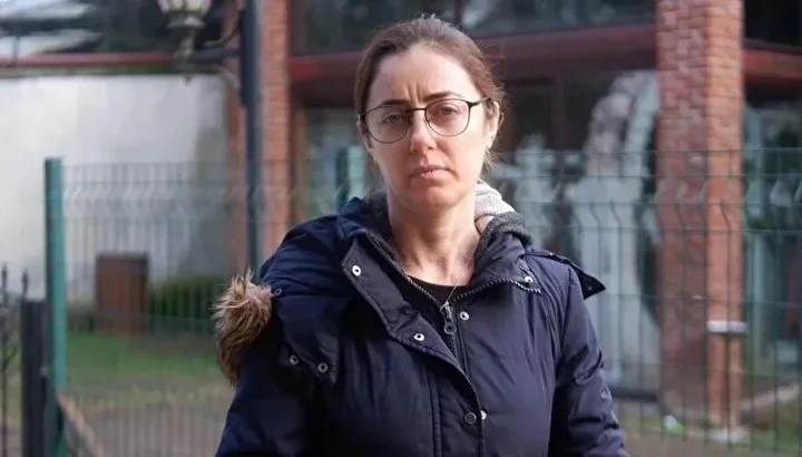arabanin kapisi silah sayildi esinin kiz arkadasi sandi otomobilin kapisiyla saldirdi 0 WFyMiTBt