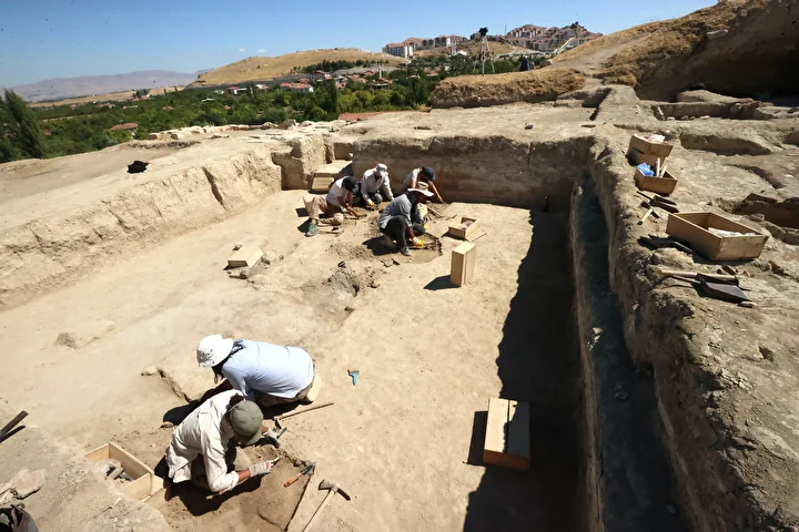 Arslantepe Höyüğü'nde heyecanlandıran keşif: Tarihi 8 bin yıl öncesine dayanıyor 5 arslantepe hoyugunde heyecanlandiran kesif tarihi 8 bin yil oncesine dayaniyor 4 Ad6IS8Hp