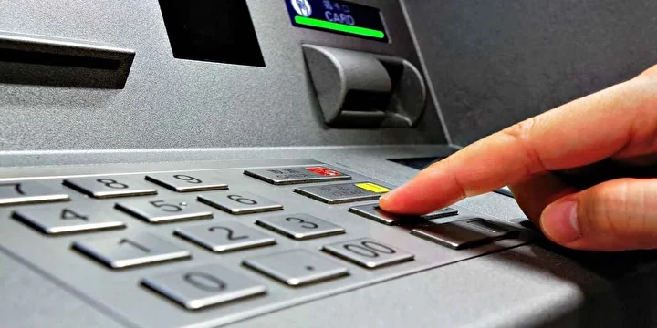 ATM'den para çekerken dikkat: Dolandırıcıların yeni prosedürü ortaya çıktı 3 atmden para cekerken dikkat dolandiricilarin yeni proseduru ortaya cikti 2 dvlDOENP