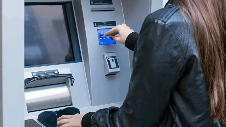 ATM'den para çekerken dikkat: Dolandırıcıların yeni prosedürü ortaya çıktı 6 atmden para cekerken dikkat dolandiricilarin yeni proseduru ortaya cikti 5 JT7ezrty