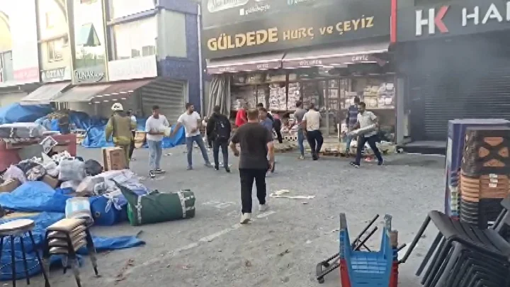 Bağcılar İSTOÇ'ta yangın paniği: 17 işletme ziyan gördü 10 bagcilar istocta yangin panigi 17 isletme ziyan gordu 9 OuDTP7bn