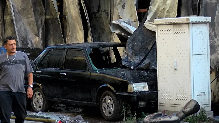 Bağcılar’da araba tamirhanesinde çıkan yangın iki binaya sıçradı: Dört kişi dumandan etkilendi 8 bagcilarda araba tamirhanesinde cikan yangin iki binaya sicradi dort kisi dumandan etkilendi 7 5UCdSQrD