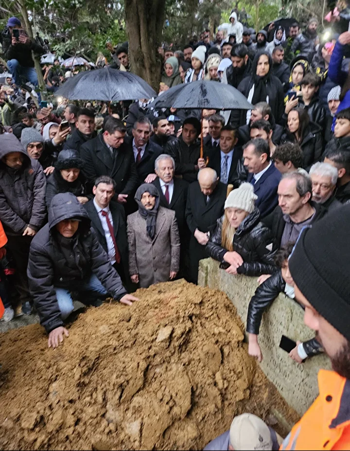 bahceliden tayfura vefa tayfurun mezarini yaptirdi 4 sPrWsLW6
