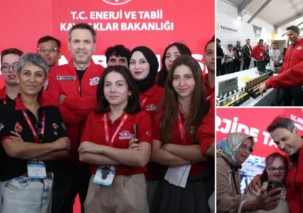 bakan bayraktar teknofest gencligiyle bulustu sizlerle turkiyenin gelecegi cok daha aydinlik olacak 4wufxvN6.webp