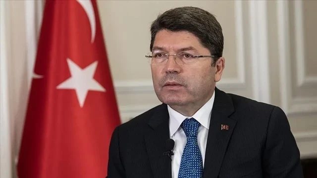 Bakan Tunç’tan iddialara net yanıt: Soruşturmalar siyasi değil bakan tunctan iddialara net yanit sorusturmalar siyasi degil Z3cSk83B.webp