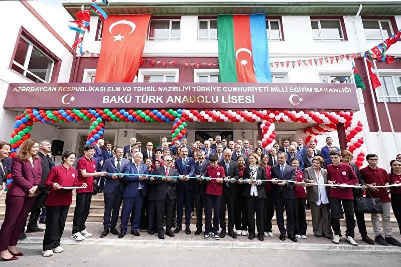baku turk anadolu lisesi acildi turkiye ile tum kademeler uzerinde is birligimiz var 0 Bc8kEiDy