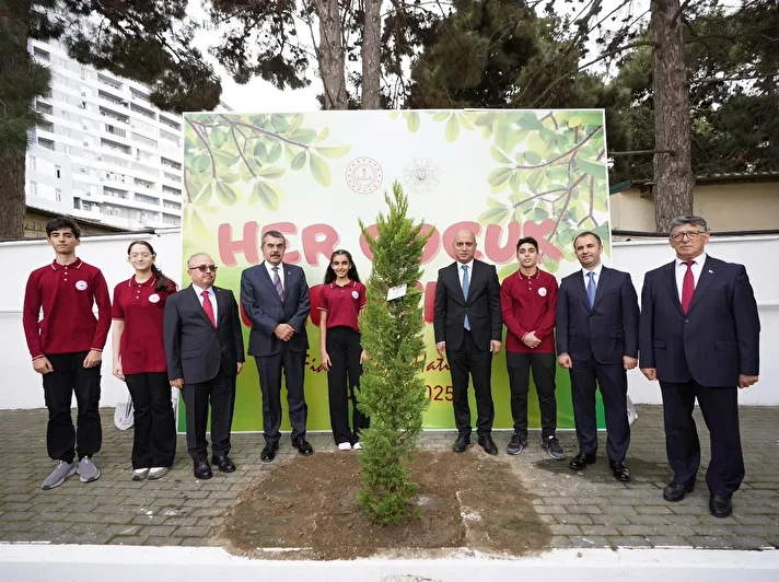 baku turk anadolu lisesi acildi turkiye ile tum kademeler uzerinde is birligimiz var 2 UHUABKac