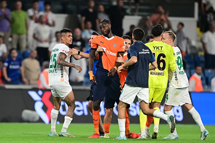 basaksehir fk alanyaspor mac takimi ve mumkun 11ler 5 eK9IAlqa