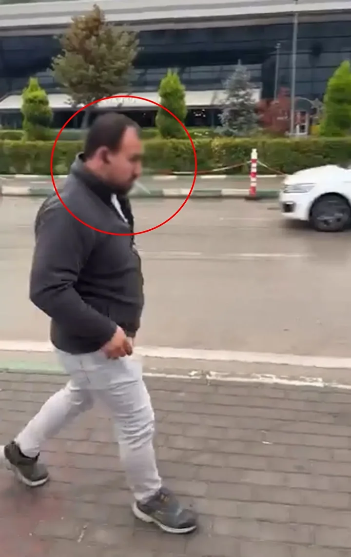 belediye otobusu surucusunden pes dedirtecek rahatlik evvel yolcularla hengame etti sonra otobusu park edip A5VeArts