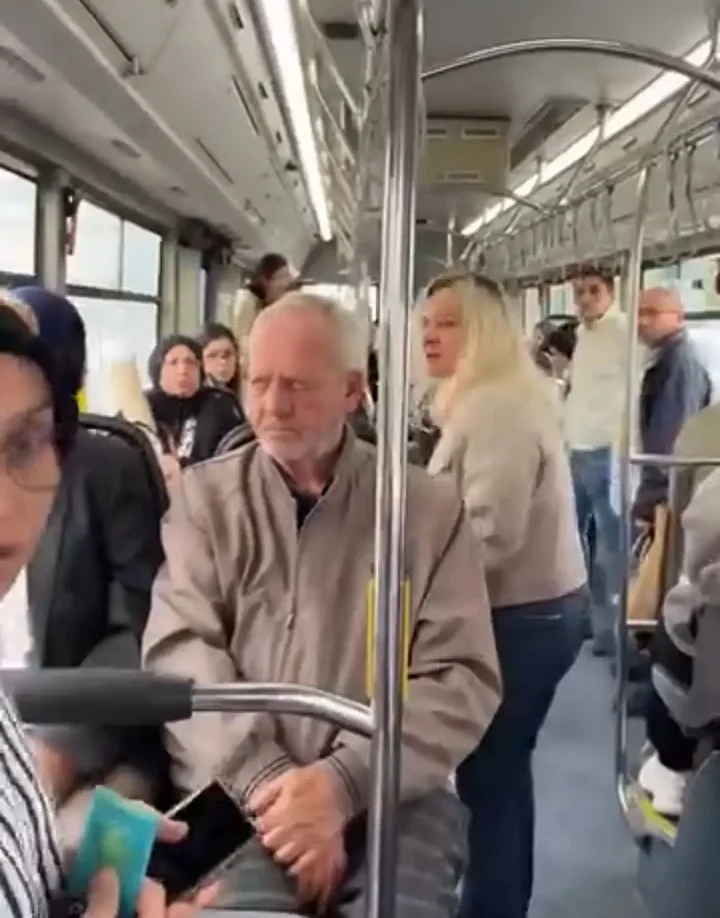 belediye otobusu surucusunden pes dedirtecek rahatlik evvel yolcularla hengame etti sonra otobusu park edip ddLUl4W1