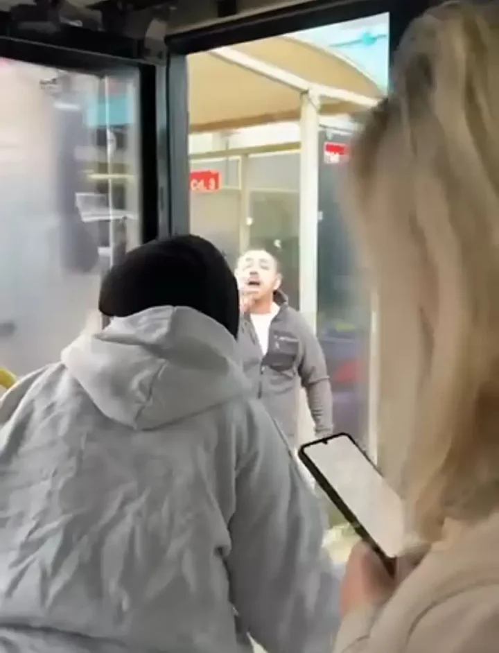 belediye otobusu surucusunden pes dedirtecek rahatlik evvel yolcularla hengame etti sonra otobusu park edip