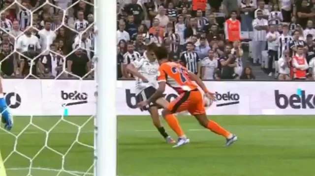Beşiktaş-Başakşehir maçına damga vuran karar: Eski hakemler penaltı beklentisi için ne dedi? besiktas basaksehir macina damga vuran karar eski hakemler penalti beklentisi icin ne dedi vLRrtDMq.webp