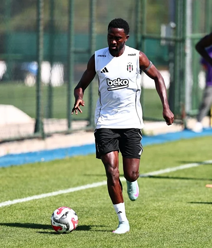 besiktasta korkutan sakatlik yeni transfer sedye ile alandan cikti 2 CUIRfj3u