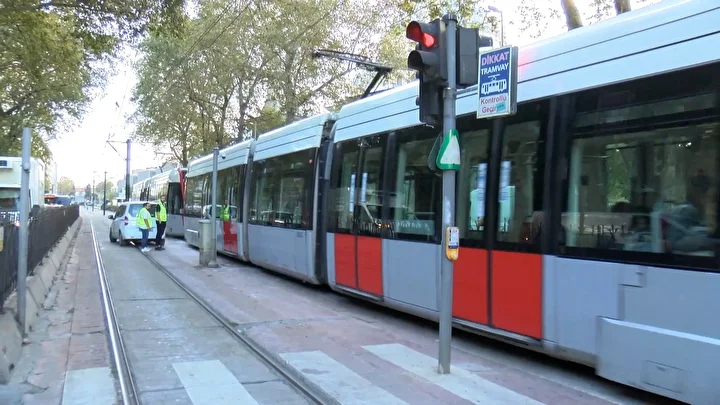 beyoglunda tramvay yayaya carpti 4 wnEjlIEa