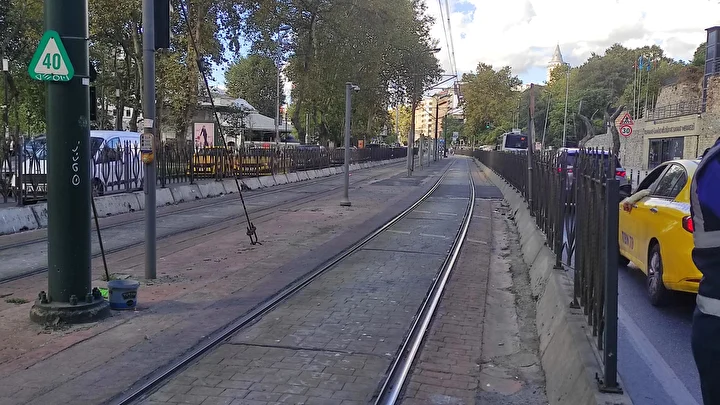 beyoglunda tramvay yayaya carpti 5 MaFJmYWe