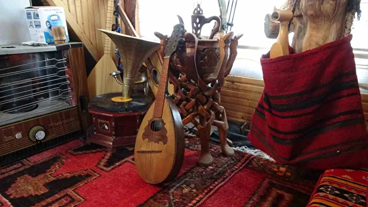 Bin 600 rakımda kurdu görenler şaşıp kaldı: Herkes gizemli meskenin sahibini ve içini görmek için gidiyor 9 bin 600 rakimda kurdu gorenler sasip kaldi herkes gizemli meskenin sahibini ve icini gormek aAuTvgVR