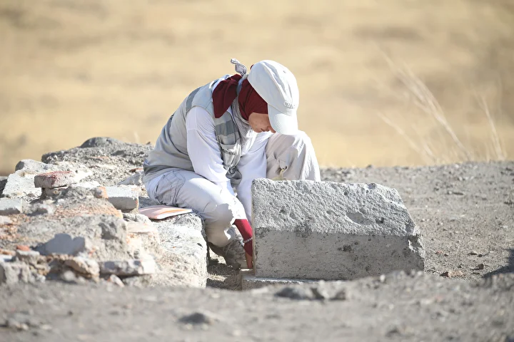 bin yillik izler ortaya cikti sultan alparslanin fethettigi yerde birinci cuma namazinin kilindigi mescitte 9hUfT74V