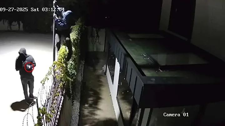 bir gun evvel esya tasidigi meskene hirsiz olarak geri dondu kamerada fark edilen o JjS595li