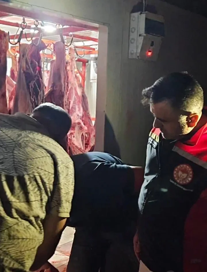 bir ilimiz bu imgeleri konusuyor ahirdaki soguk hava deposunda bulundu vatandasa yedireceklerdi 1
