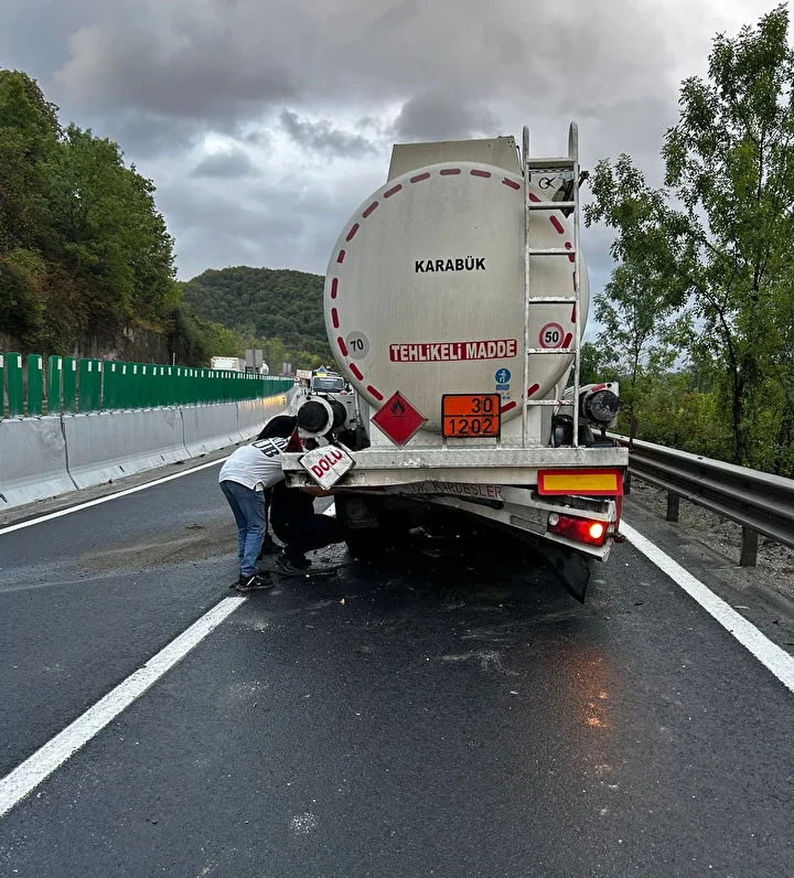 Bolu Dağı'ndaki zincirleme kazada bir kişi ağır yaralandı 3 bolu dagindaki zincirleme kazada bir kisi agir yaralandi 2 IvSlPz52