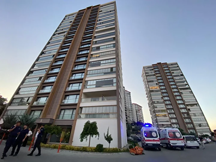 Boşanma evresindeki eşini çocuklarının gözü önünde tabancayla öldürdü 2 bosanma evresindeki esini cocuklarinin gozu onunde tabancayla oldurdu 1 kBQyUwy5