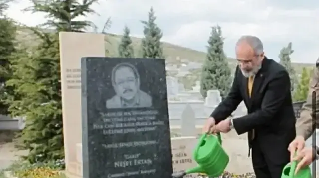 bozkirin tezenesi neset ertas vefatinin yil donumunde anildi cumhurbaskani basdanismani topcudan anma bildirisi QtSgJjPp.webp